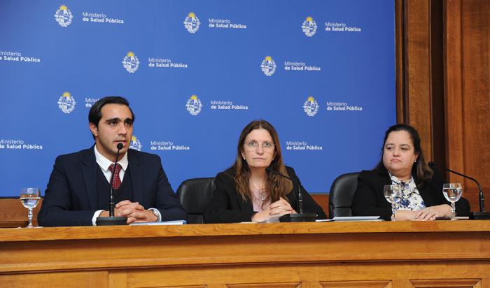 Autoridades en conferencia de prensa