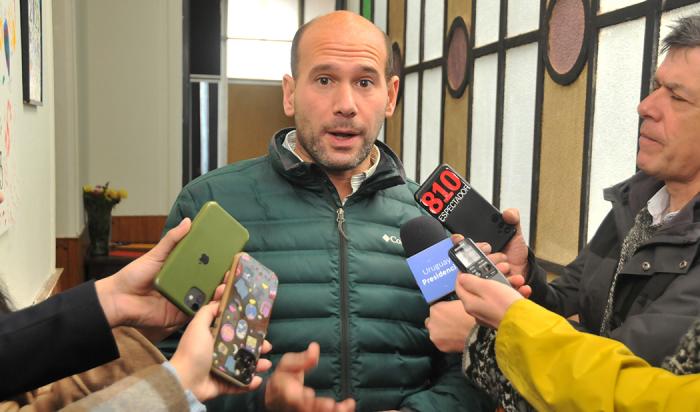 Ministro de Desarrollo Social, Martín Lema, en entrevista con los medios de comunicación