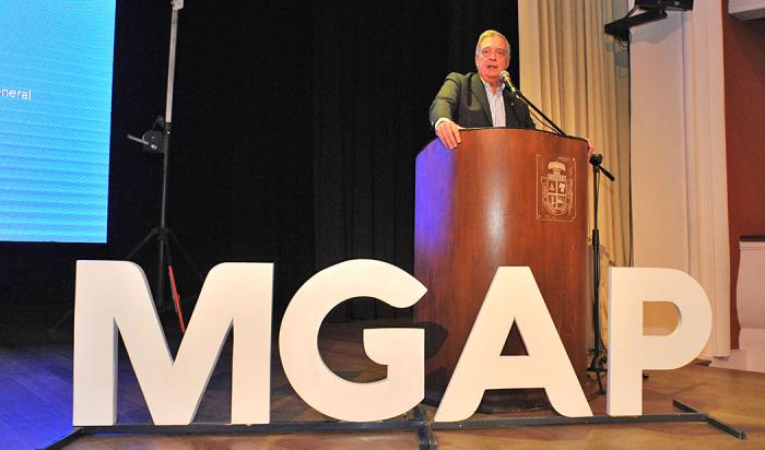 Ministro de Ganadería, Agricultura y Pesca, Fernando Mattos, durante la apertura del Primer Congreso Nacional de la Granja.