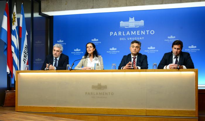 Equipo económico en Palacio Legislativo
