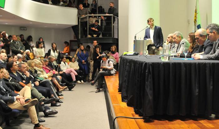 Autoridades, encabezadas por el presidente de la República, Luis Lacalle Pou, presencian las oratorias de los disertantes