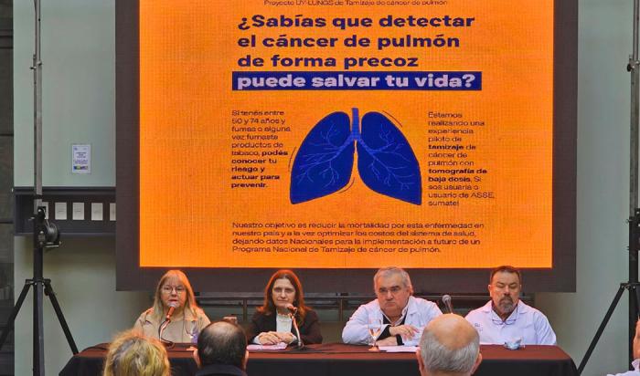 Mesa de autoridades de la salud durante la presentación del plan piloto