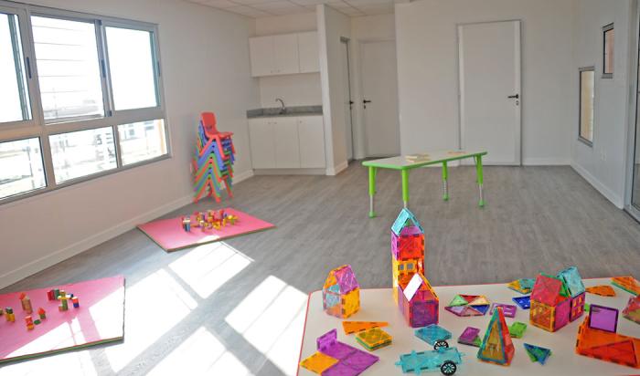 Una de las salas inauguradas con juegos para niños