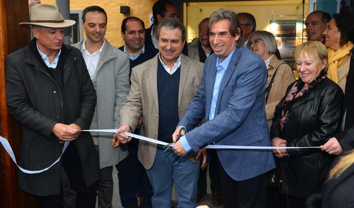 Inauguración de stand de Mevir