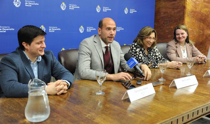 Ministro Martín Lema en conferencia de prensa