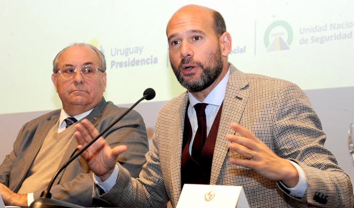 Ministro de Desarrollo Social, Martín Lema y presidente de Unasev, Alejandro Draper, durante la presentación.