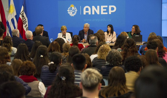 ANEP entregó 550 diplomas en lenguas extranjeras