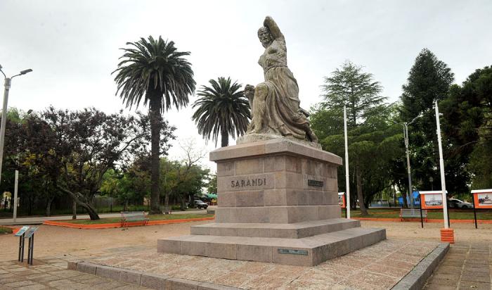 Escultura de José Luis Zorrilla de San Martín en conmemoración de la Batalla de Sarandí Grande, ahora Monumento Histórico Nacional