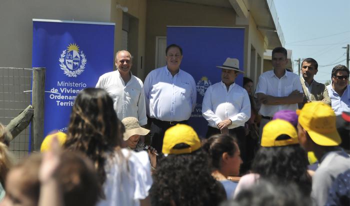 MVOT entregó viviendas en Durazno y Tacuarembó