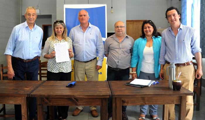 Autoridades nacionales y representantes de instituciones durante el acto