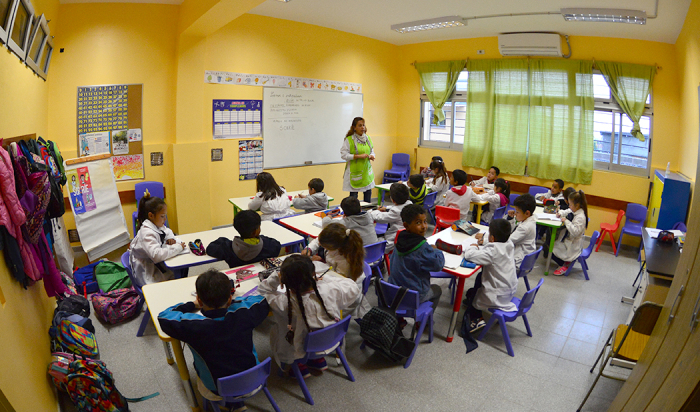 Clase con escolares