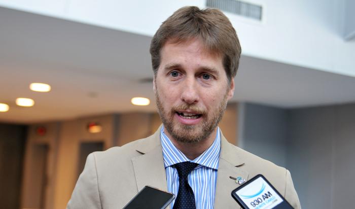 Vicepresidente de la ANV, Klaus Mill, durante la entrevista con medios de comunicación