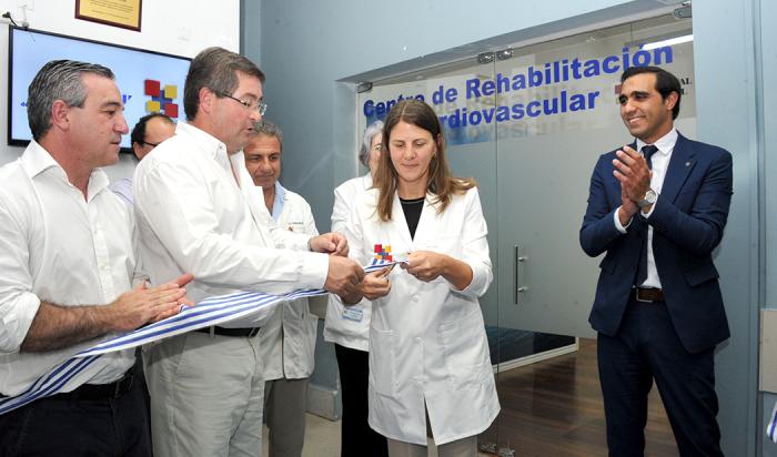 Autoridades realizan el corte de cinta Autoridades realizan el corte de cinta