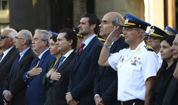 Autoridades en el 194 aniversario de la Policía Nacional