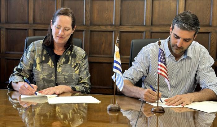 Martinelli firma acuerdo con embajadora de los Estados Unidos Heide B. Fulton
