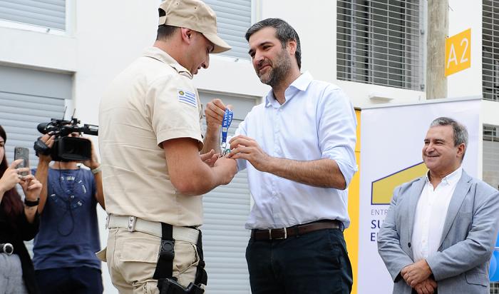 Martinelli y Lozano en entrega de viviendas