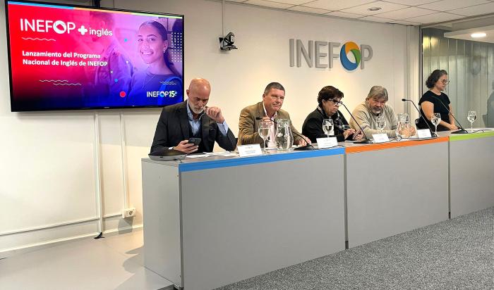 Mesa de autoridades de Inefop y de las organizaciones participantes de la iniciativa