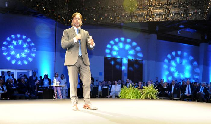 Presidente Luis Lacalle Pou durante su oratoria en el acto aniversario