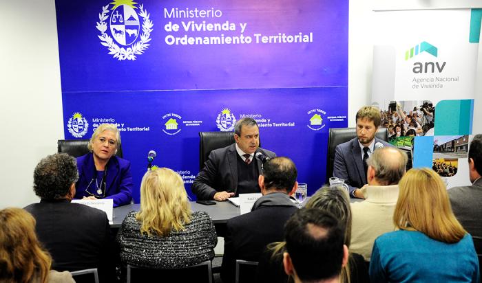 Lozano en conferencia de prensa