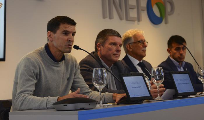 Mesa de autoridades de los organismos participantes durante el acto de firma del convenio