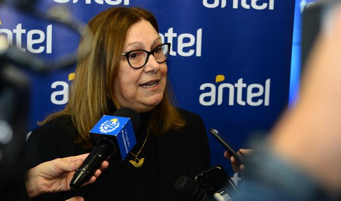 Presidenta de Antel, Annabela Suburú, durante la entrevista con los medios de comunicación Presidenta de Antel, Annabela Suburú, durante la entrevista con los medios de comunicación