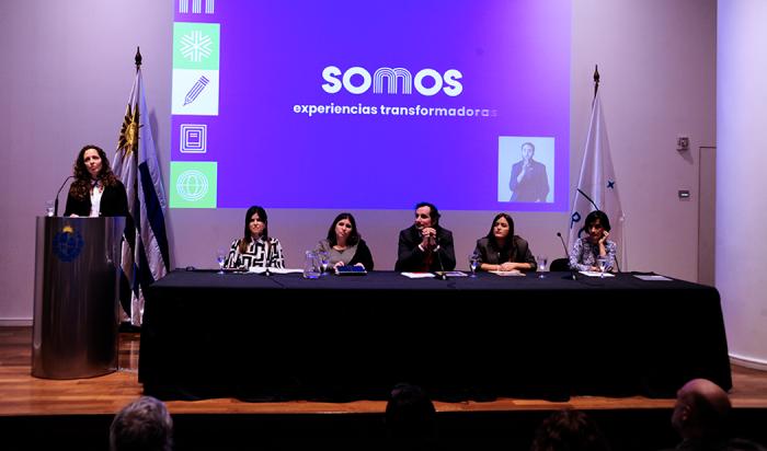 Mesa de autoridades en lanzamiento de congreso sobre educación inclusiva