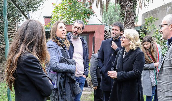 Autoridades del Mides en inauguración de casa de atención en salud mental