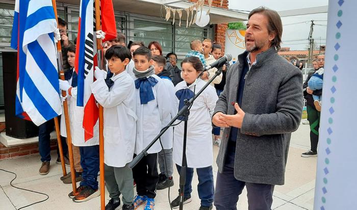 Lacalle Pou en CAIF