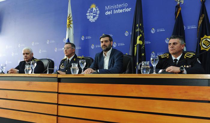 Autoridades del Ministerio del Interior en aniversario de la DGIIP