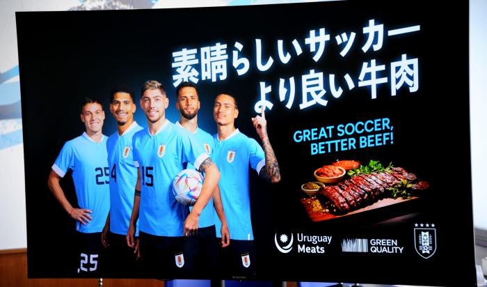 Afiche de la campaña con jugadores de la selección nacional