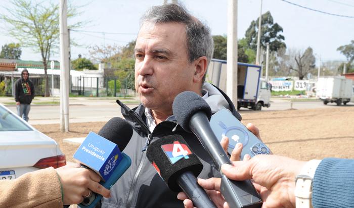 Ministro Lozano en inauguración de viviendas