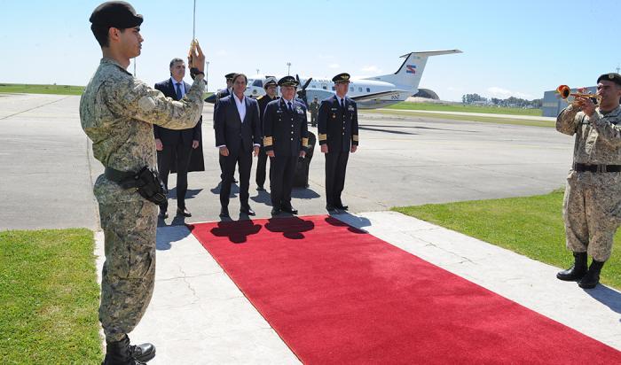 Lacalle Pou en Base Aérea