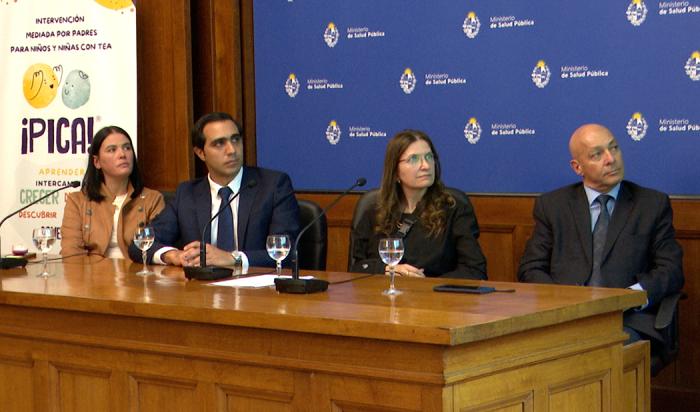 Autoridades del MSP y del Mides en presentación de programa