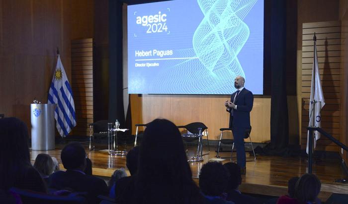 Hebert Paguas en evento de Agesic