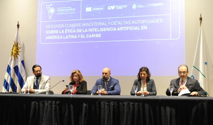 Mesa de la Segunda Cumbre Ministerial sobre la Ética de la Inteligencia Artificial
