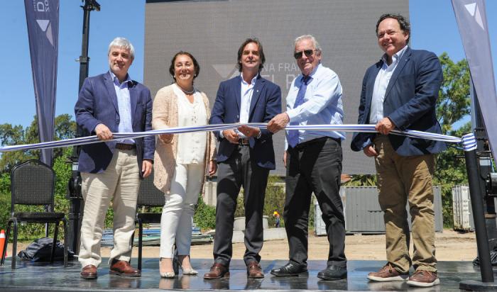 Lacalle Pou y autoridades