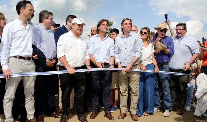 Lacalle Pou y autoridades