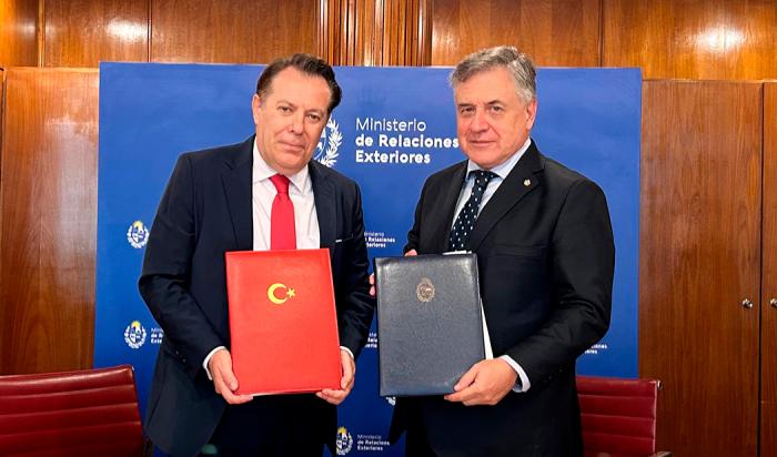  Özçuhadar y Paganini