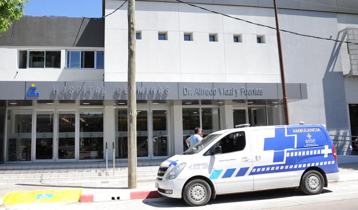 Hospital de Minas y ambulancia en la puerta