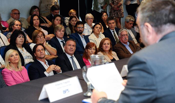 Lacalle Pou y autoridades