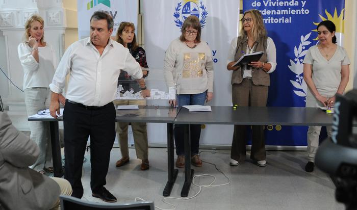 Lozano en sorteo de viviendas