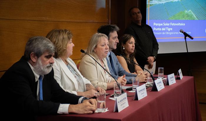 Mesa de autoridades del evento