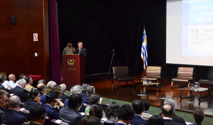 Autoridades gubernamentales y militares