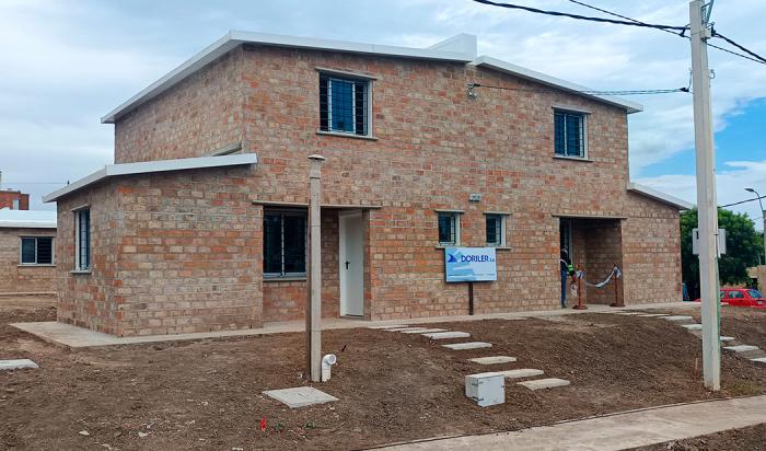 Fachada de una de las viviendas entregadas en Pando Norte