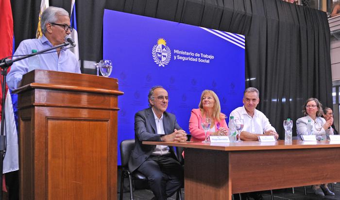 Castillo y Orsi con autoridades de Gobierno