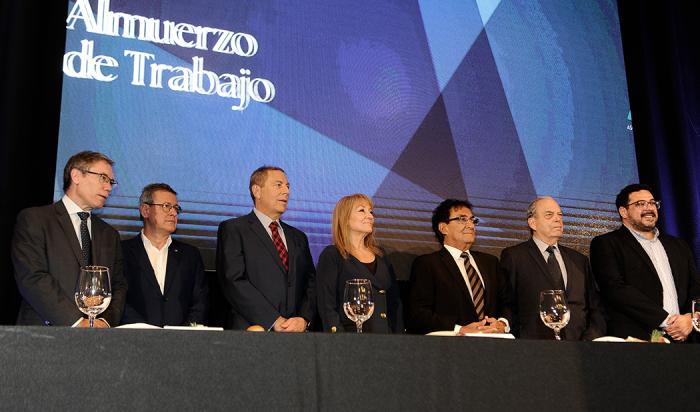Cosse y Odone con autoridades