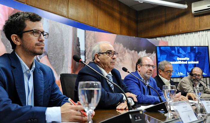 Mesa de autoridades del evento