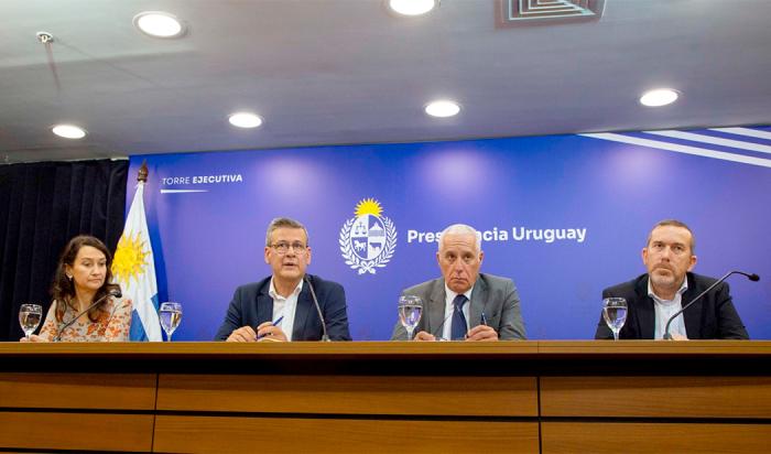 Secretario de la Presidencia, Jorge Díaz, en conferencia de prensa Secretario de la Presidencia, Jorge Díaz, en conferencia de prensa junto a ministros y subsecretarios