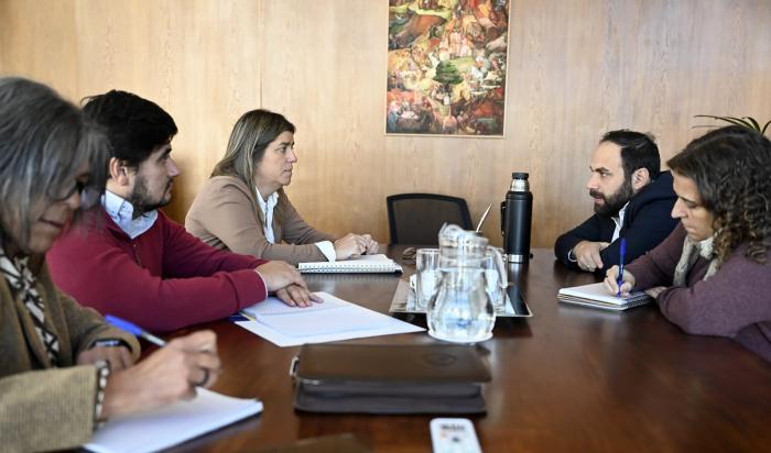 Reunión de autoridades de Vivienda y Desarrollo