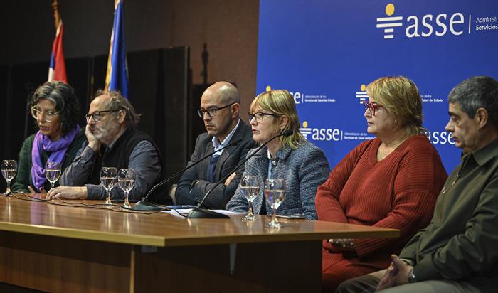 Autoridades en conferencia de prensa entre ASSE y Salud Militar